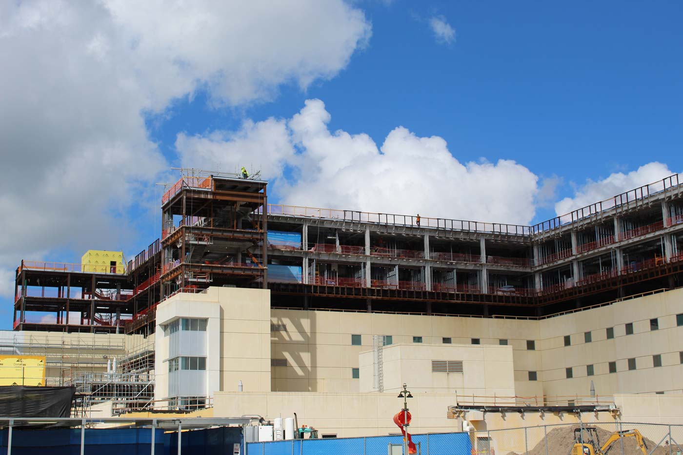 under-construction-gold-coast-medical-center-11